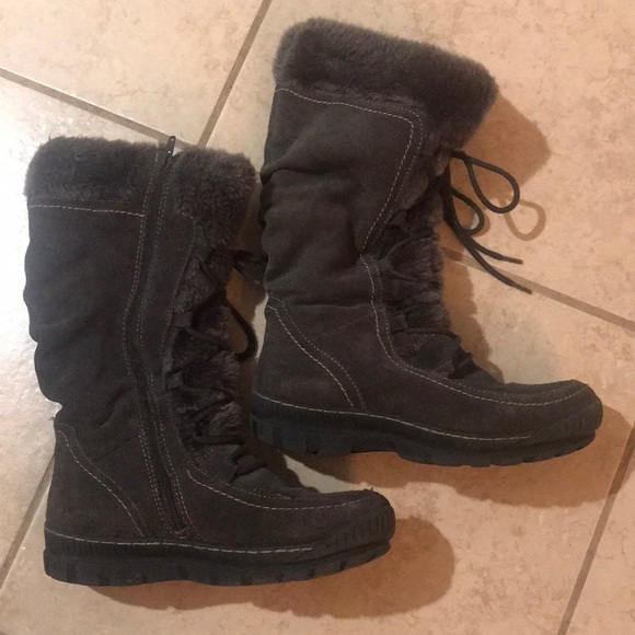 bare traps grey boots